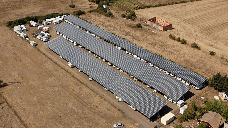 Centrale solaire sur ombrière de Vias (Hérault).